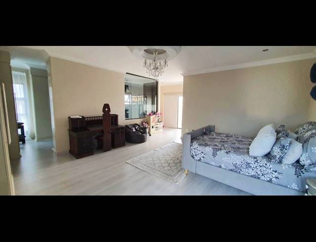 4 BEDROOM TOWNHOUSE FOR SALE IN SOUTH CREST